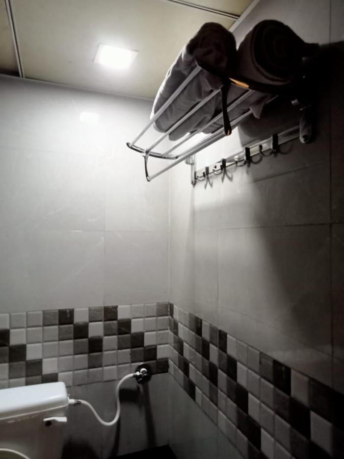 Hotel New Silver Elite Мумбай Екстериор снимка
